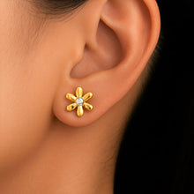 Load image into Gallery viewer, Flower Earrings