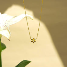 Load image into Gallery viewer, Classic Flower Necklace