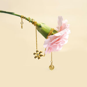 Classic Flower Necklace