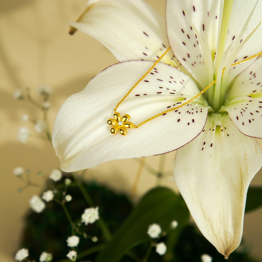 Classic Flower Necklace